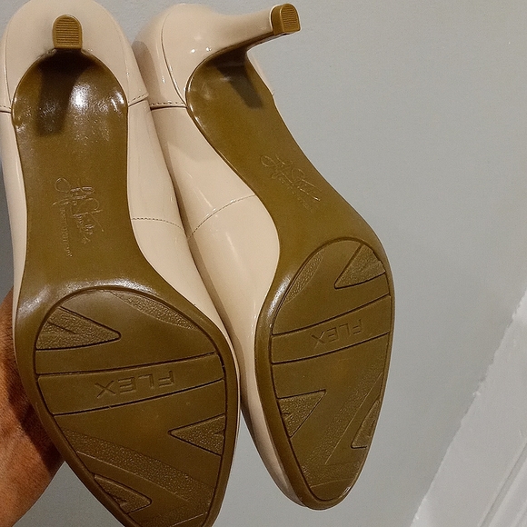 Life Stride LIVELY Dress Pump in Taupe | 6 US - Picture 12 of 12
